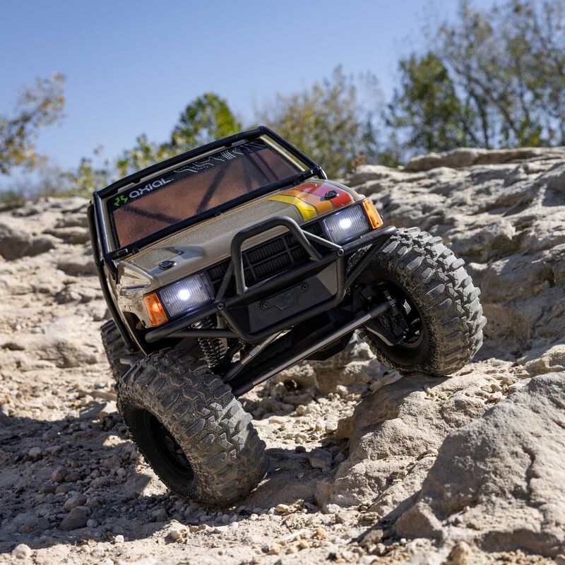 Axial 1/10SCX10 III 1987 Toyota SR5 - Image 10